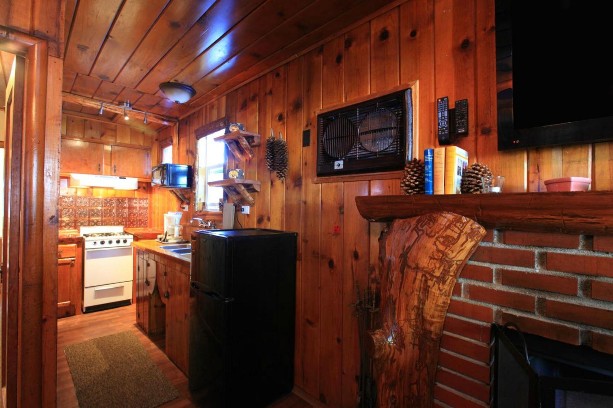Sleepy Hollow Cabins And Hotel Crestline Екстериор снимка