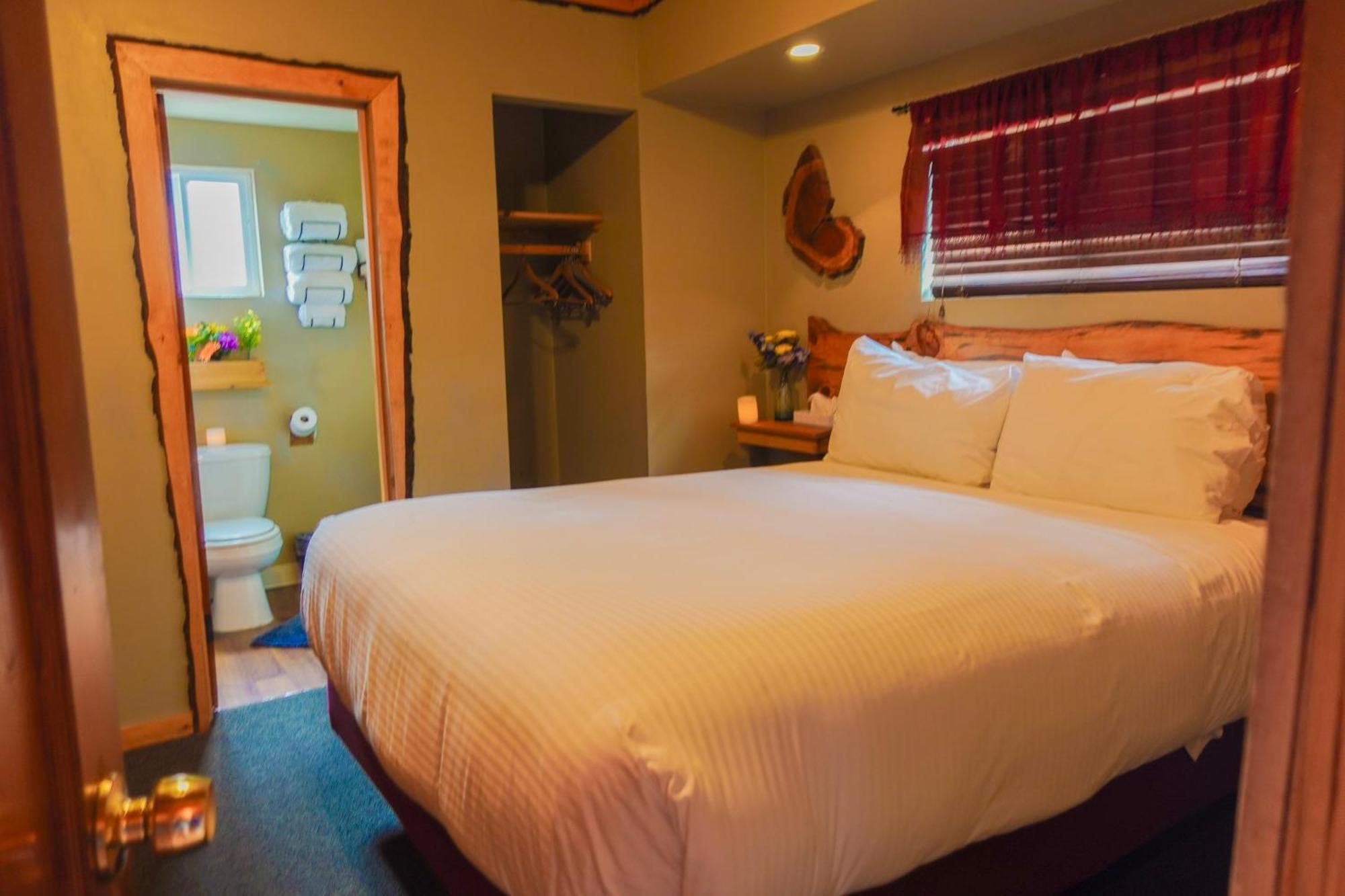 Sleepy Hollow Cabins And Hotel Crestline Екстериор снимка