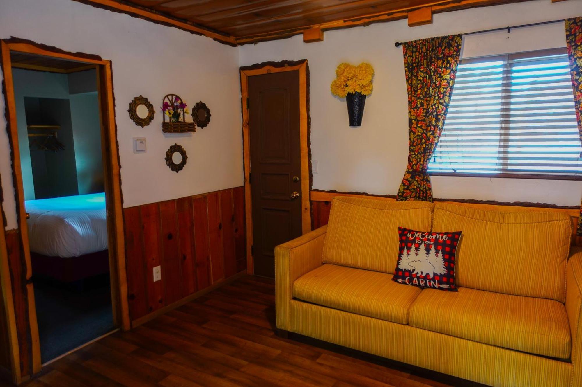 Sleepy Hollow Cabins And Hotel Crestline Екстериор снимка