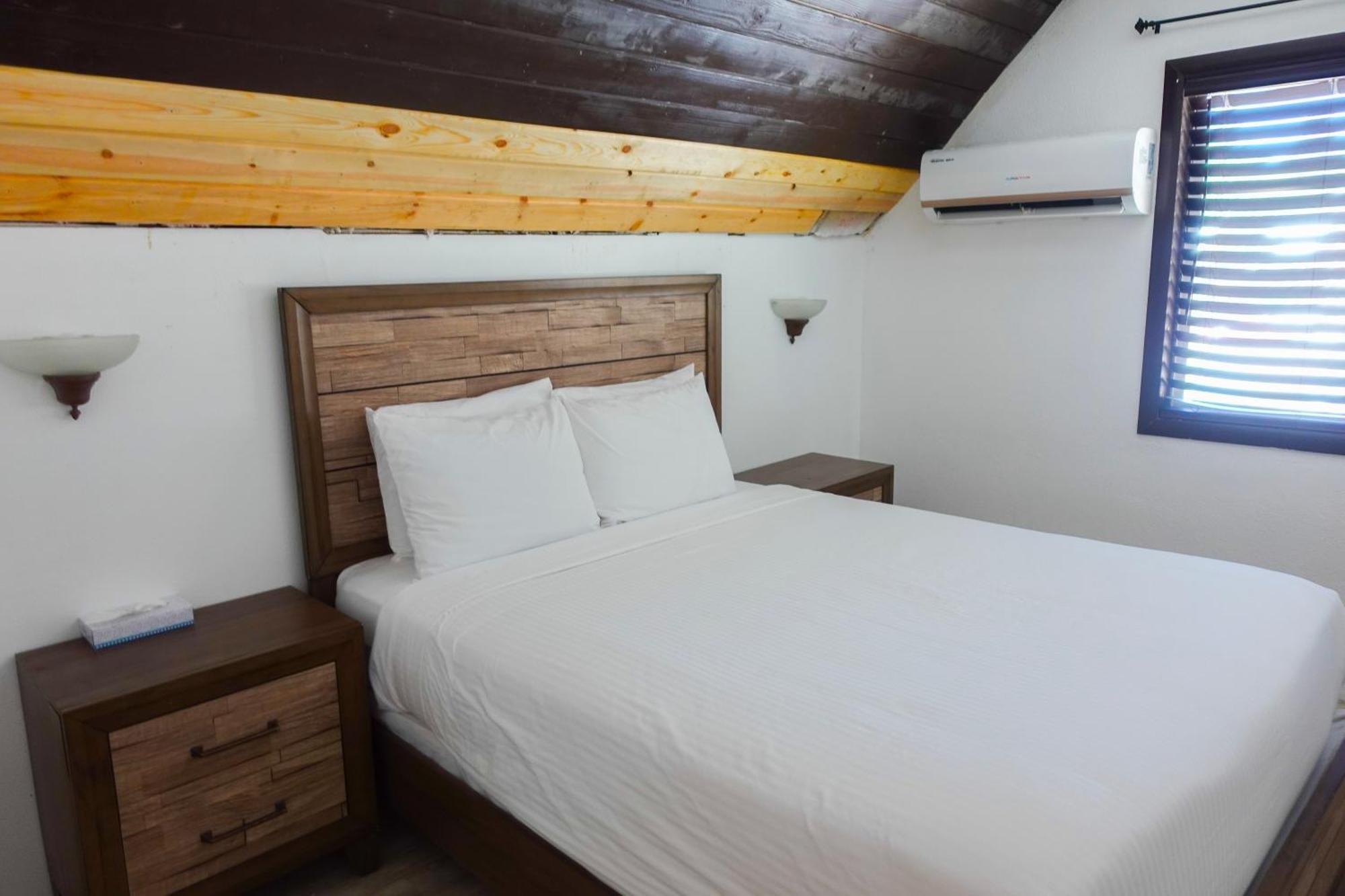 Sleepy Hollow Cabins And Hotel Crestline Екстериор снимка