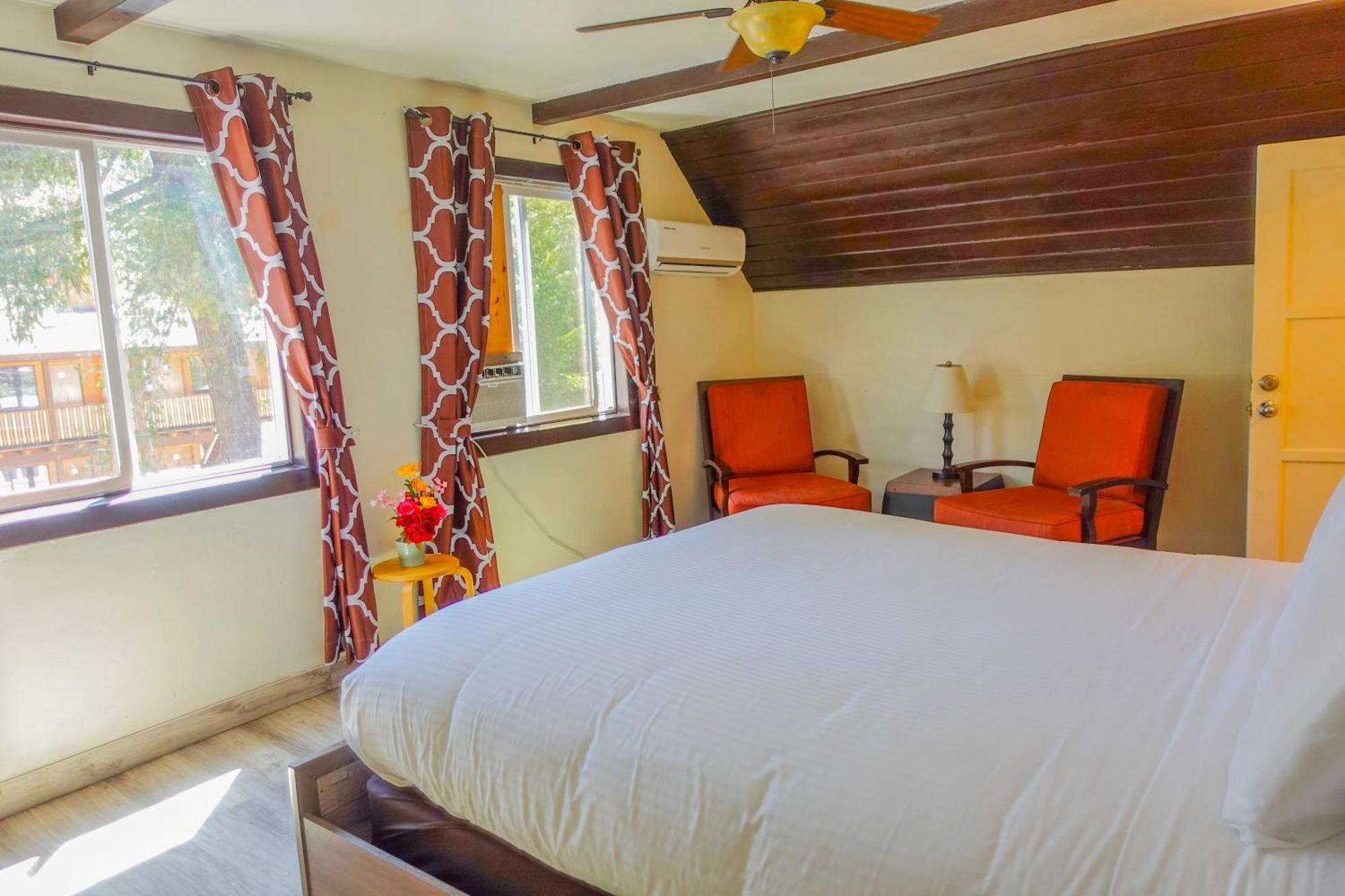 Sleepy Hollow Cabins And Hotel Crestline Екстериор снимка