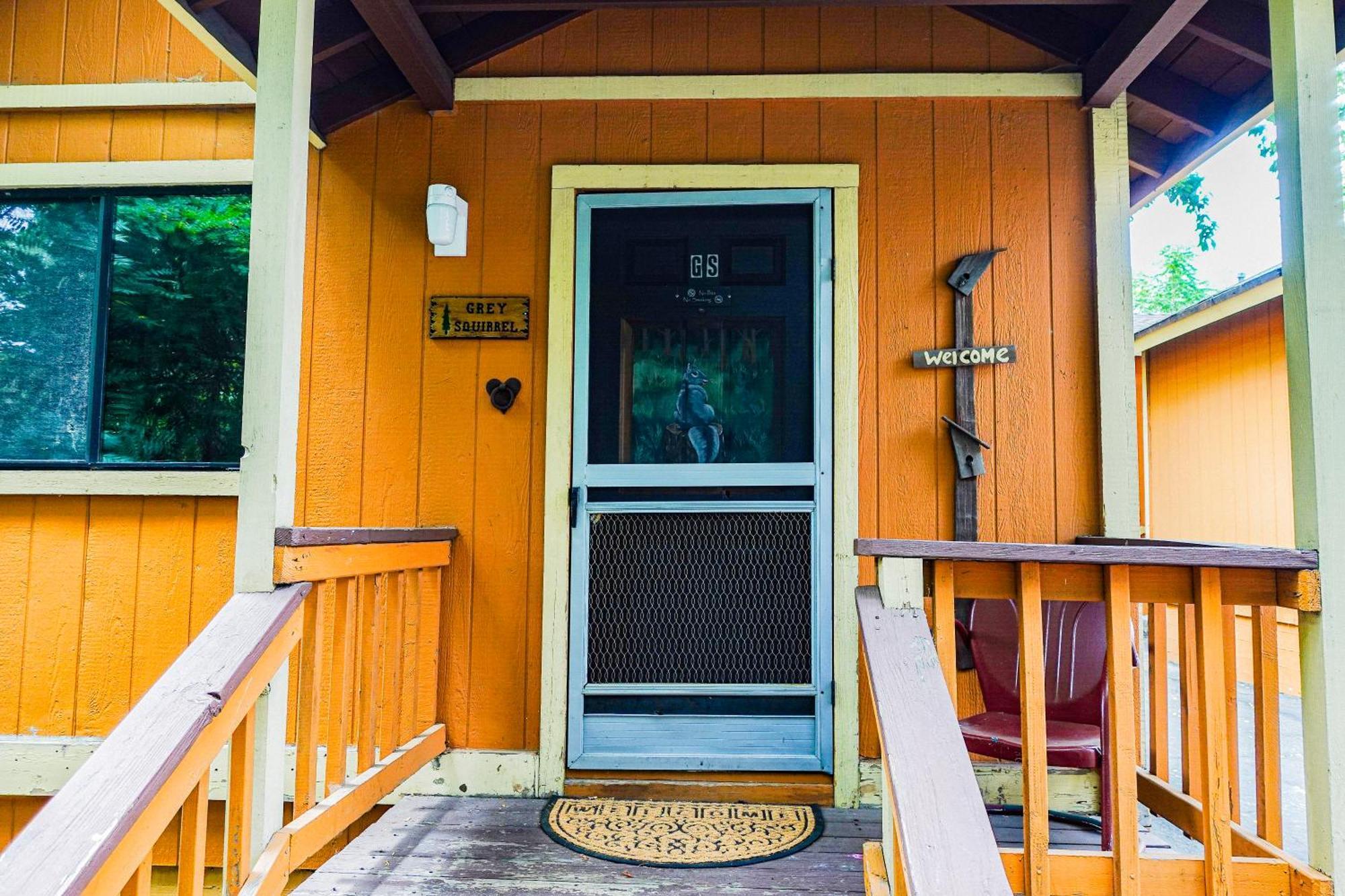 Sleepy Hollow Cabins And Hotel Crestline Екстериор снимка
