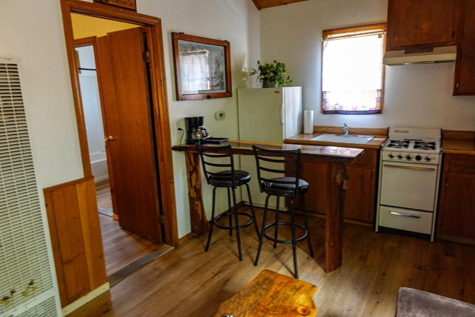 Sleepy Hollow Cabins And Hotel Crestline Екстериор снимка