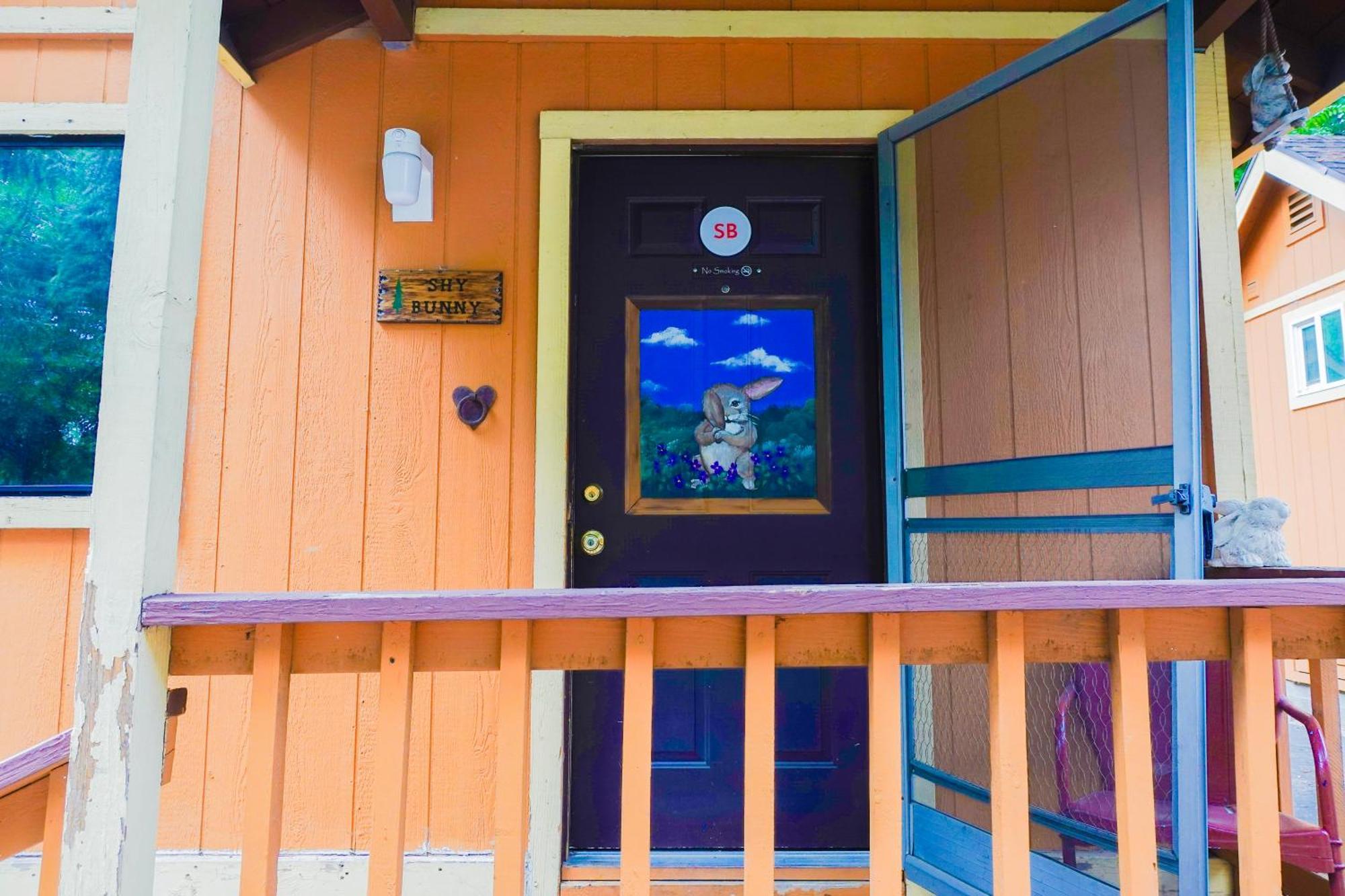 Sleepy Hollow Cabins And Hotel Crestline Екстериор снимка