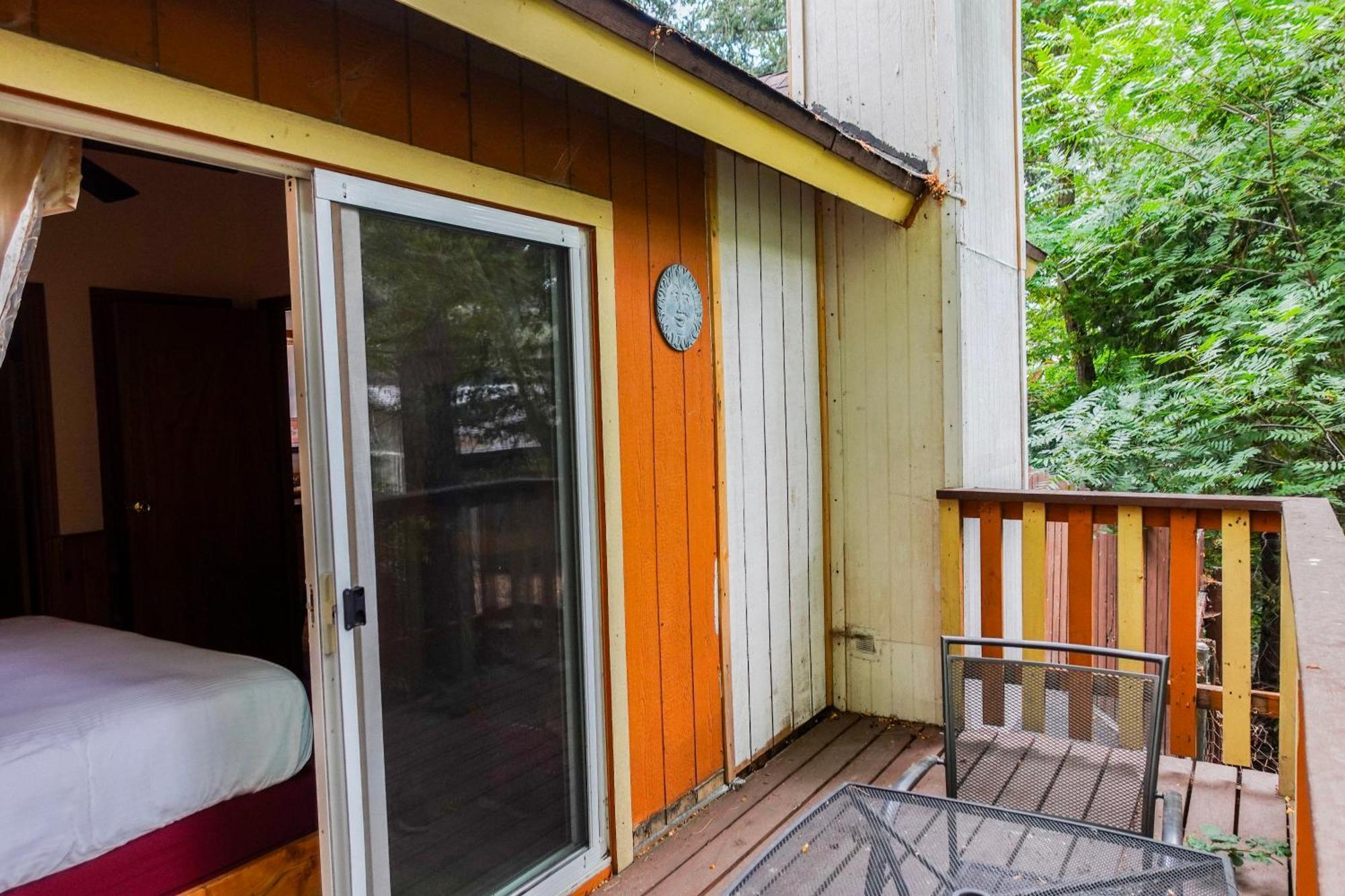 Sleepy Hollow Cabins And Hotel Crestline Екстериор снимка