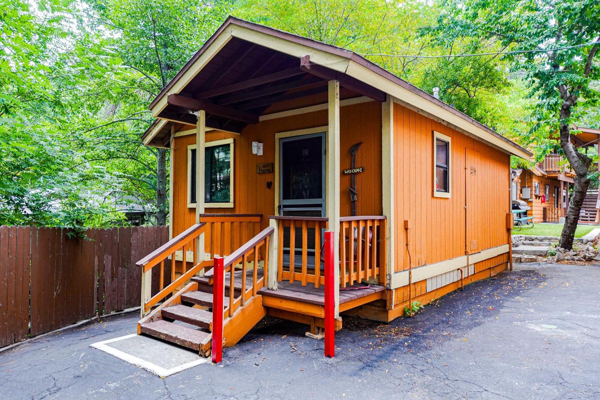 Sleepy Hollow Cabins And Hotel Crestline Екстериор снимка