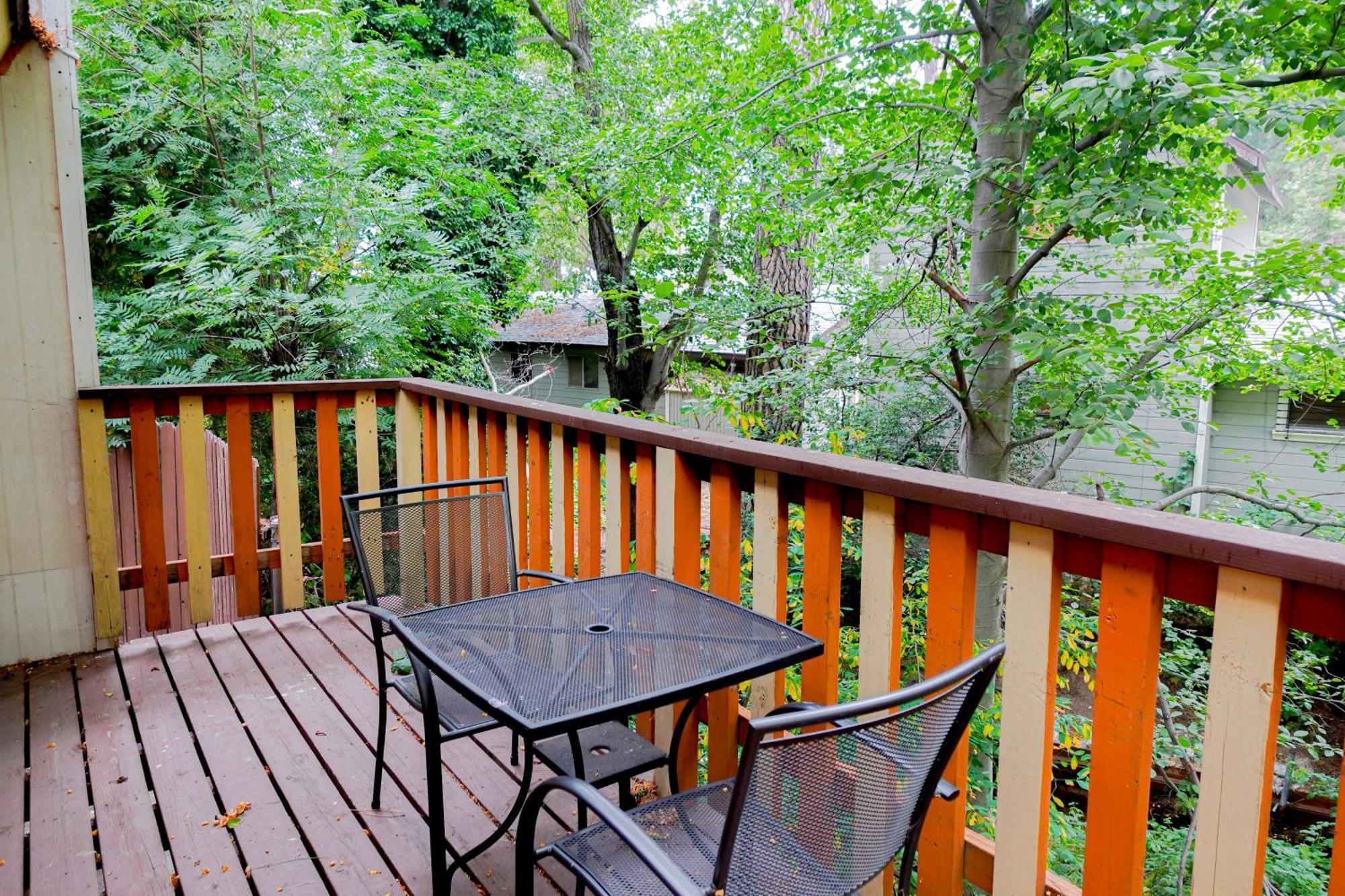 Sleepy Hollow Cabins And Hotel Crestline Екстериор снимка