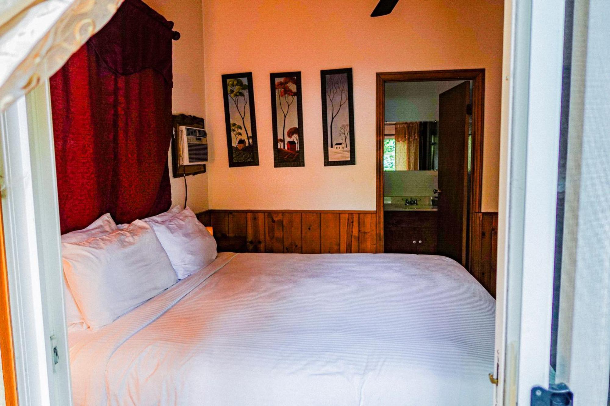 Sleepy Hollow Cabins And Hotel Crestline Екстериор снимка