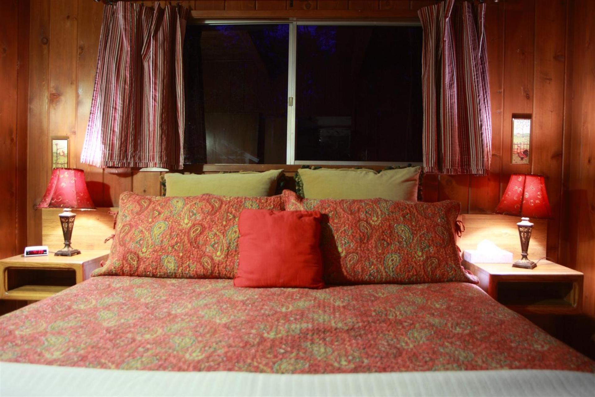 Sleepy Hollow Cabins And Hotel Crestline Екстериор снимка