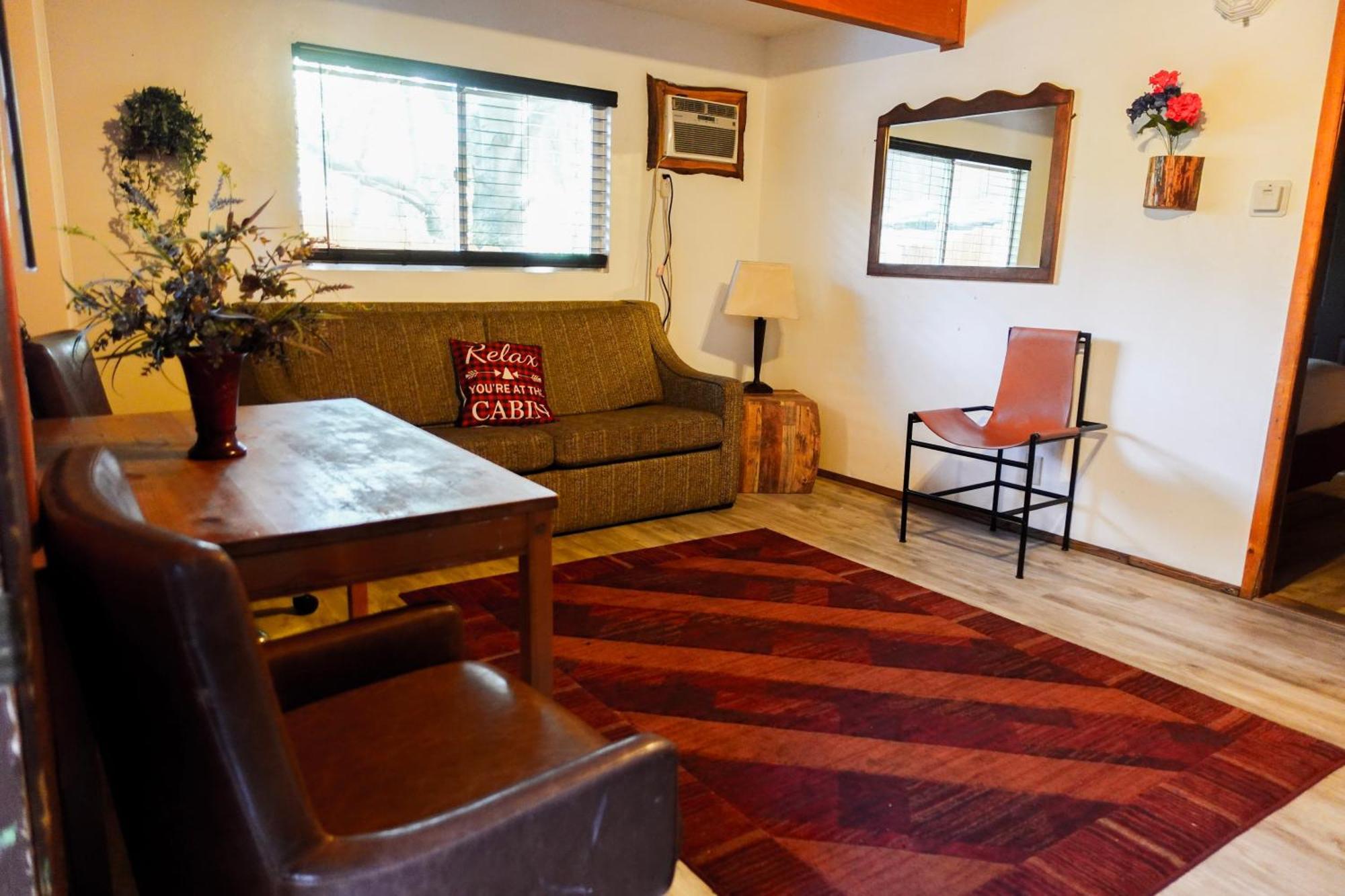 Sleepy Hollow Cabins And Hotel Crestline Екстериор снимка