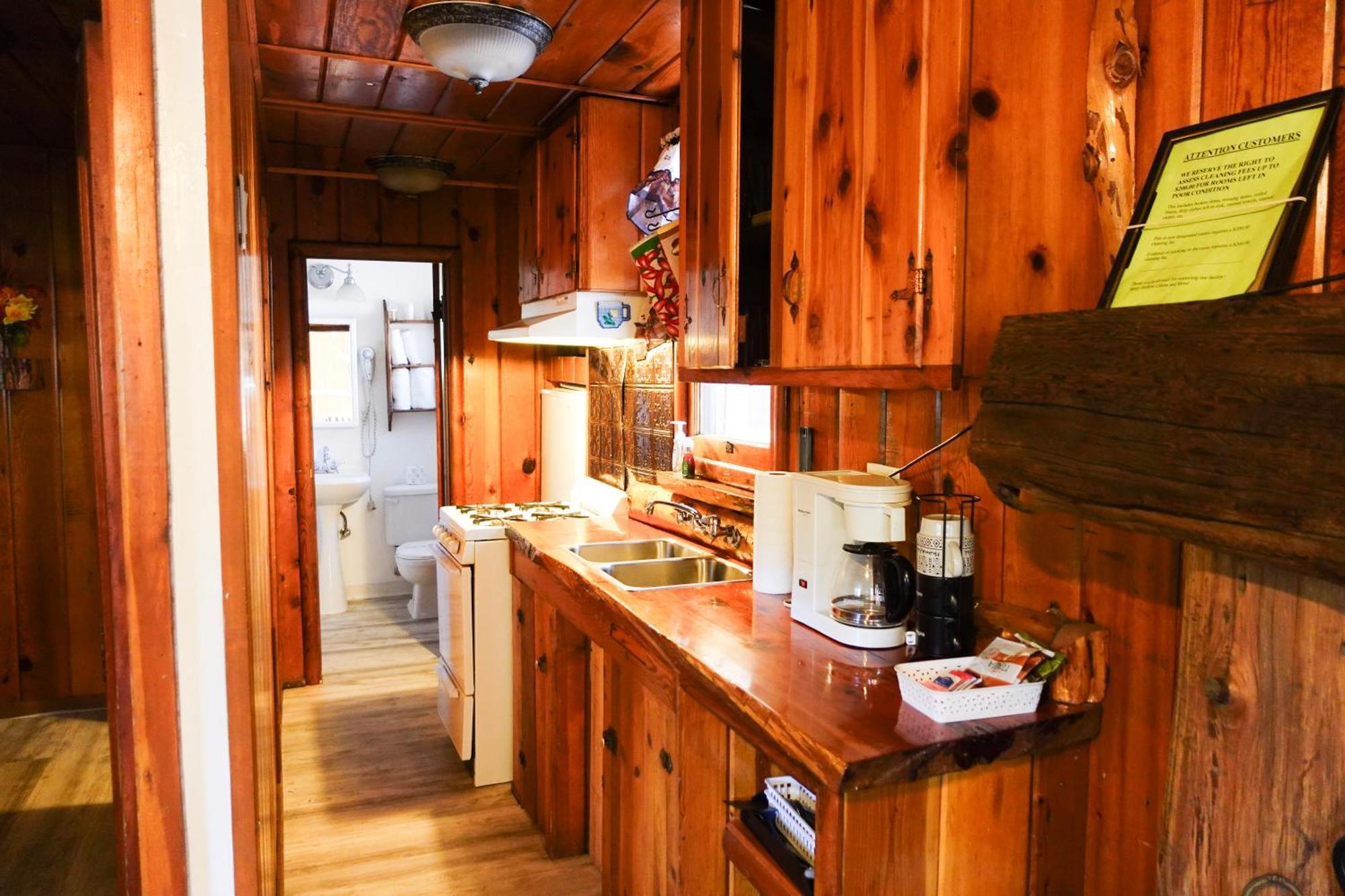 Sleepy Hollow Cabins And Hotel Crestline Екстериор снимка