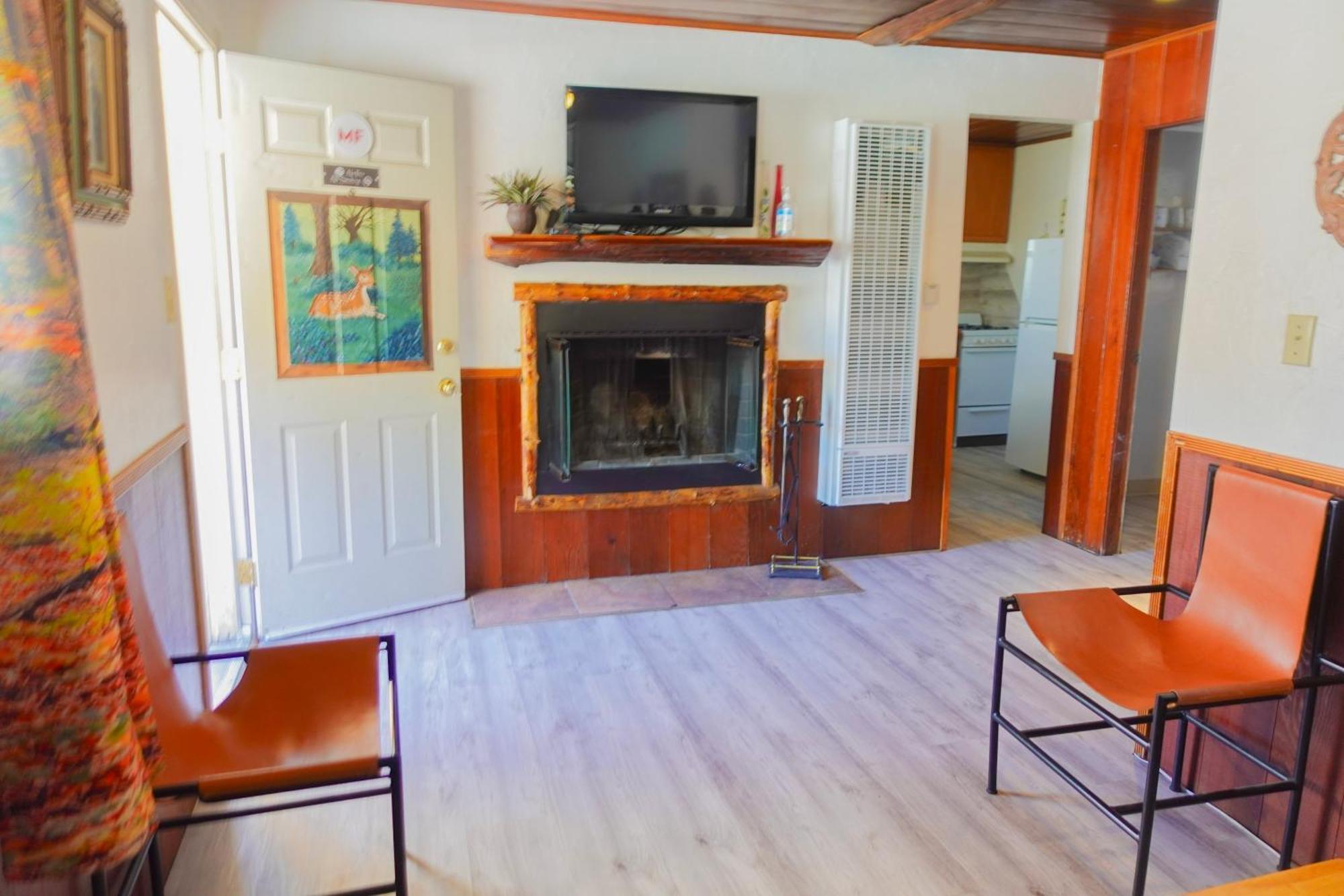 Sleepy Hollow Cabins And Hotel Crestline Екстериор снимка