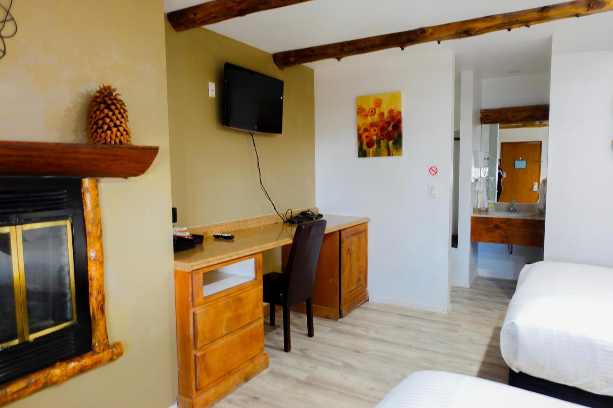 Sleepy Hollow Cabins And Hotel Crestline Екстериор снимка