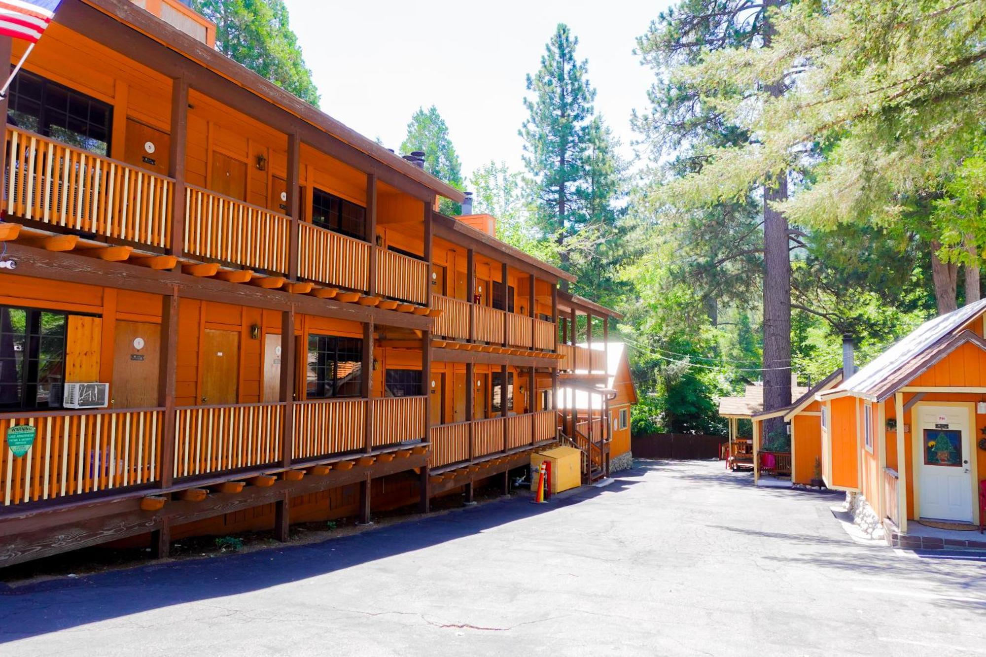 Sleepy Hollow Cabins And Hotel Crestline Екстериор снимка