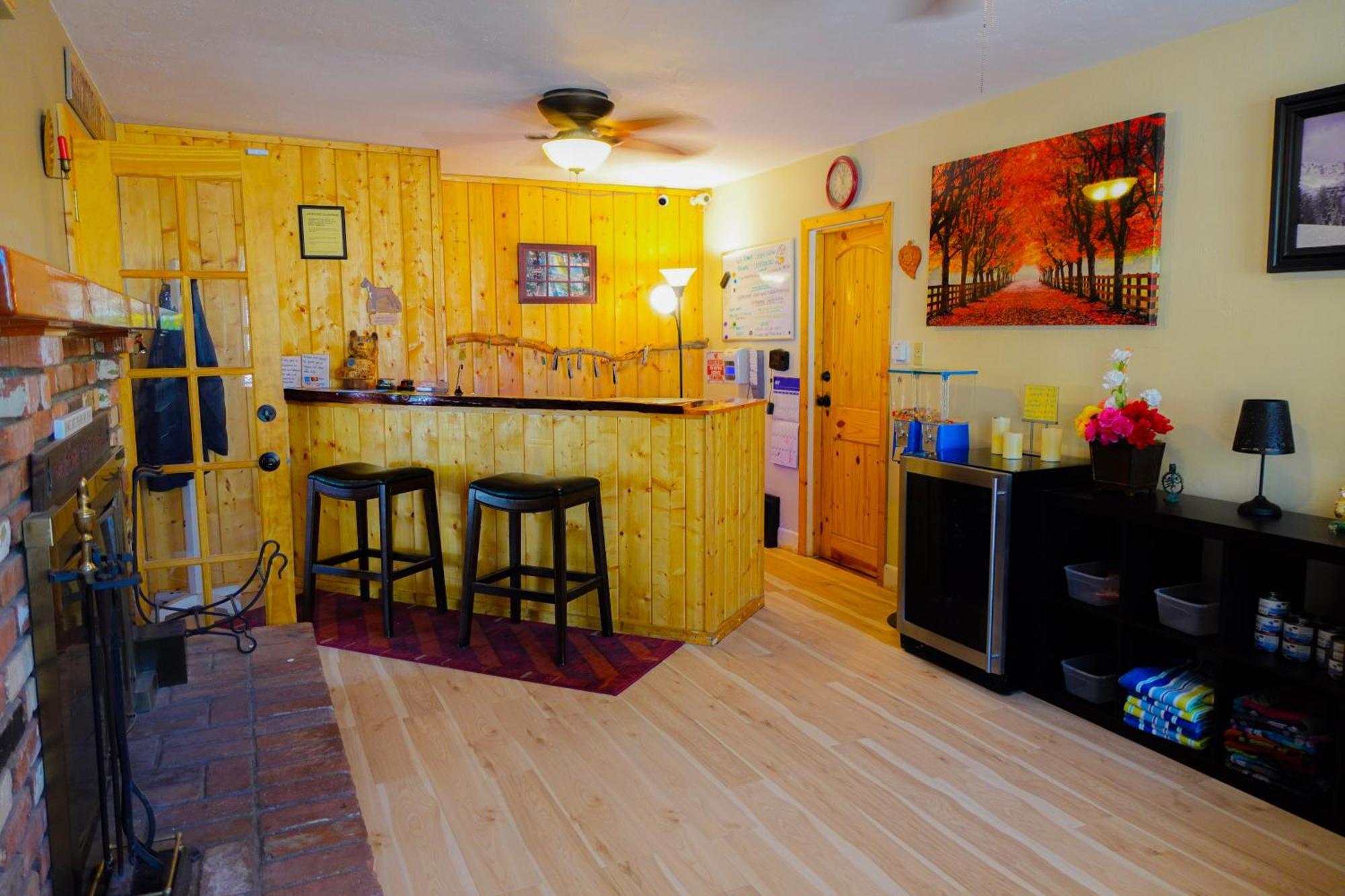 Sleepy Hollow Cabins And Hotel Crestline Екстериор снимка