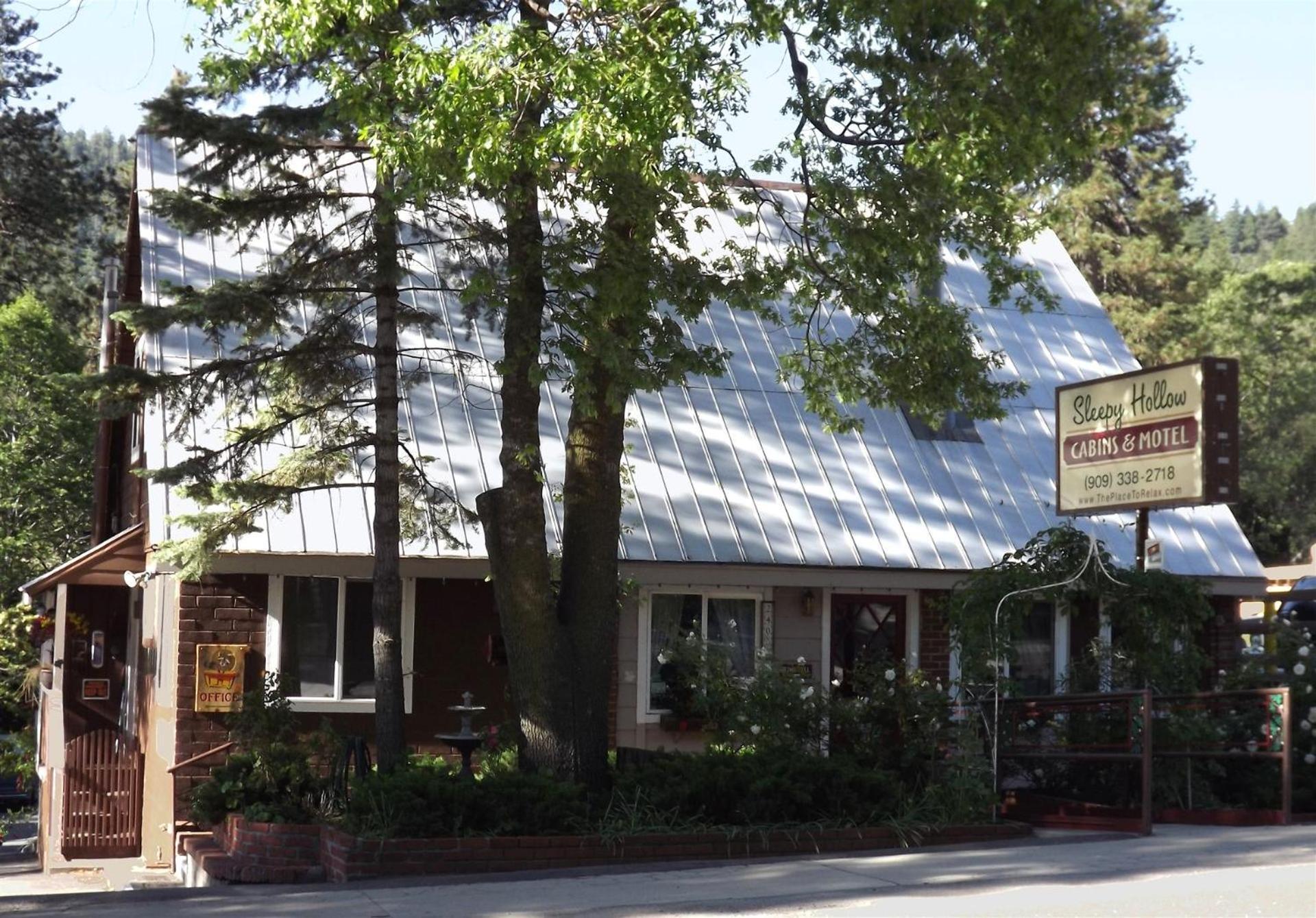 Sleepy Hollow Cabins And Hotel Crestline Екстериор снимка